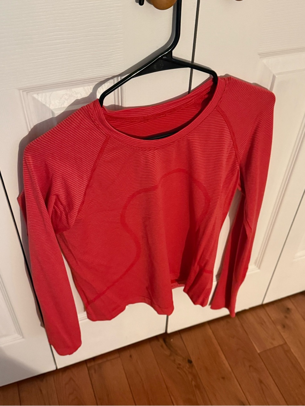 Lululemon Swiftly Tech Women's Long-Sleeve Performance Top waist length